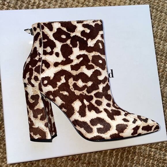 Charles David Snow Leopard Printed Haircalf Boots - Picture 5 of 10